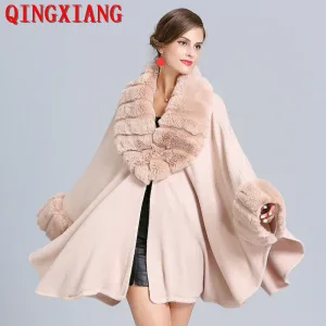 poncho tricoté avec col en fourrure