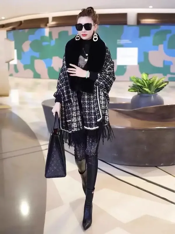 Poncho pull à manches chauve-souris rayée d'hiver, poncho chaud noir et blanc, cappa tricotée pour femmes, cardigan en velours de vison avec fausse fourrure, manteau avec poche.