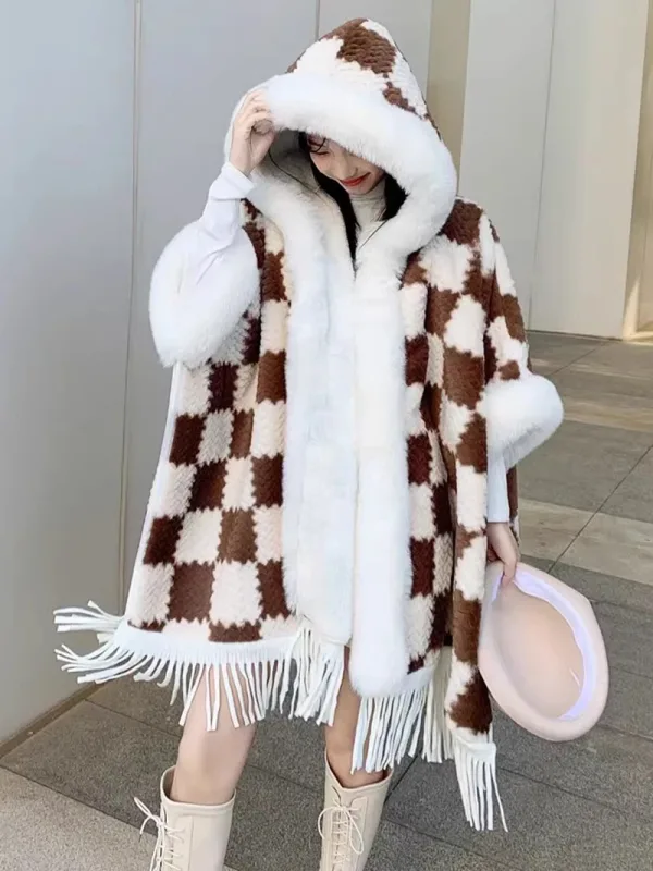 poncho à carreaux contrastés pour une élégance hivernale